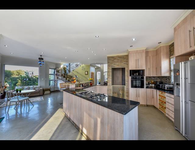 5 BEDROOM GOLF ESTATE FOR SALE IN BLUE VALLEY GOLF ESTATE